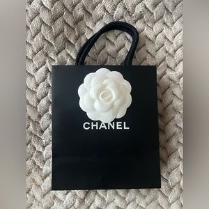 Small Chanel Gift / Shopping Bag with flower